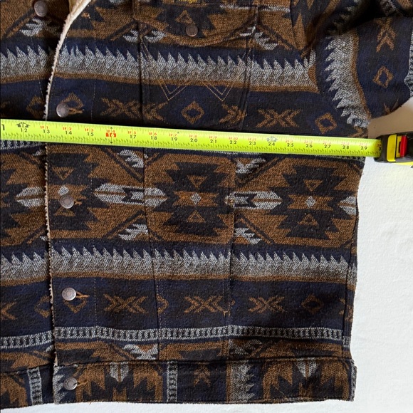 Wrangler Men's Brown and Blue Patterned Jacket with Sherpa Collar - Picture 7 of 8